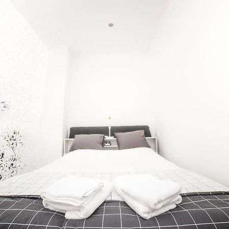 City Centre Hidden Gem! Apartment For Up To 3 People Брюксел Екстериор снимка