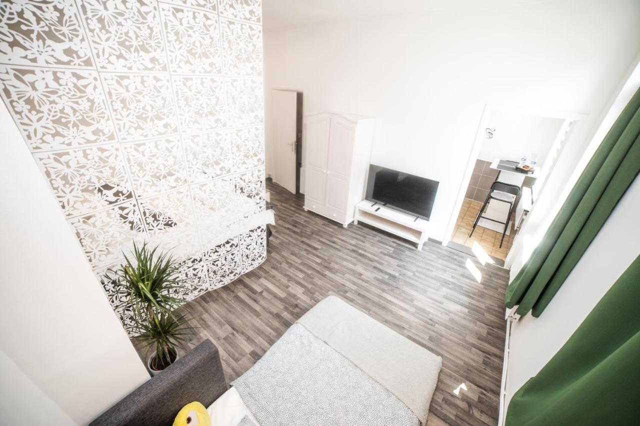 City Centre Hidden Gem! Apartment For Up To 3 People Брюксел Екстериор снимка